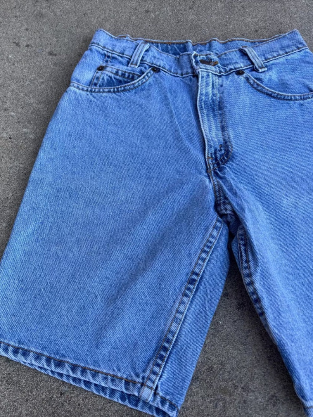 VINTAGE 70's LEVI'S Light Wash STUDENT FIT Knee Length JEAN SHORTS 26 ORANGE TAB